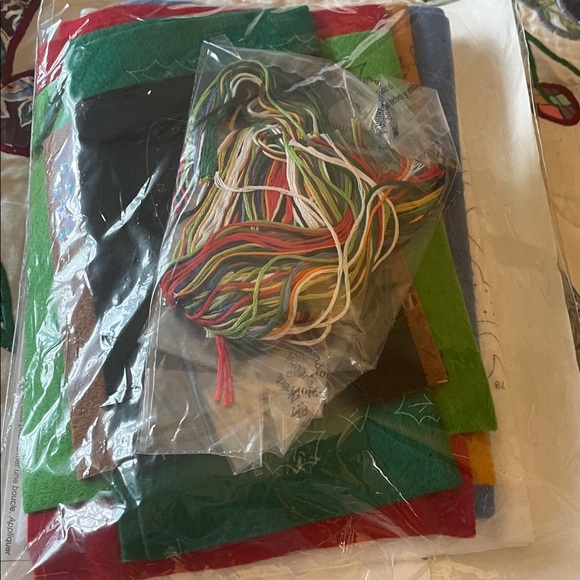 New Sealed Bucilla 2010 Festive Snowman Felt Stocking Kit With Bird Accents - Picture 5 of 5